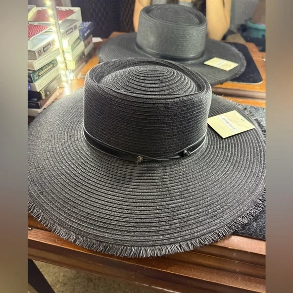 Stylish Black Wide-Brim Hat - Picture 2 of 6